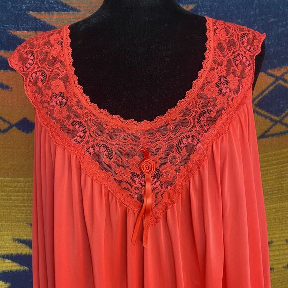 Vintage Miss Elaine Red Maxi Trapeze Nightgown. Flowy. Lace. USA. Size Small. - Picture 3 of 13